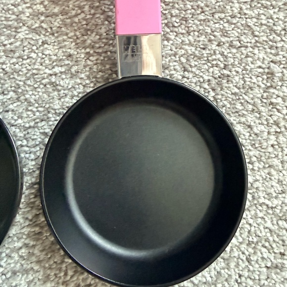 Sanrio Hello Kitty Pink Frying Pan Set - Picture 4 of 12